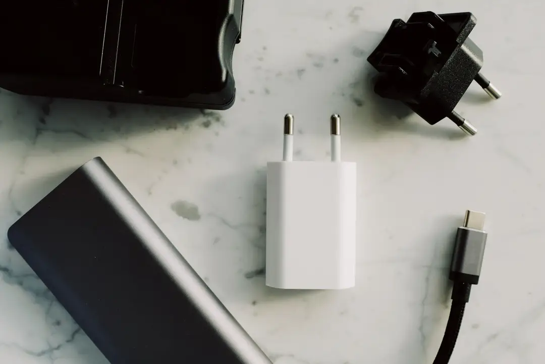 Prises électriques, adaptateur, batterie externe