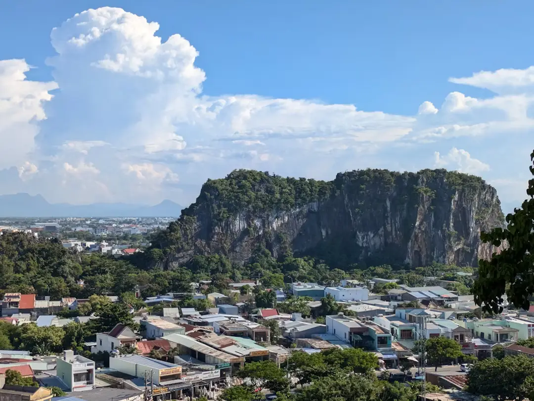 Pagode et paysage des Montagnes de Marbre