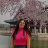 Portrait de Clémence, experte Shanti Travel au Cambodge, passionnée par les temples d’Angkor, les villages flottants et la beauté naturelle du Mékong.