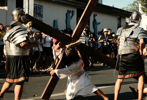 Travel in the Philippines — Dramatic religious procession depicting the Via Crucis with participants dressed as Roman soldiers and a crowd of onlookers.