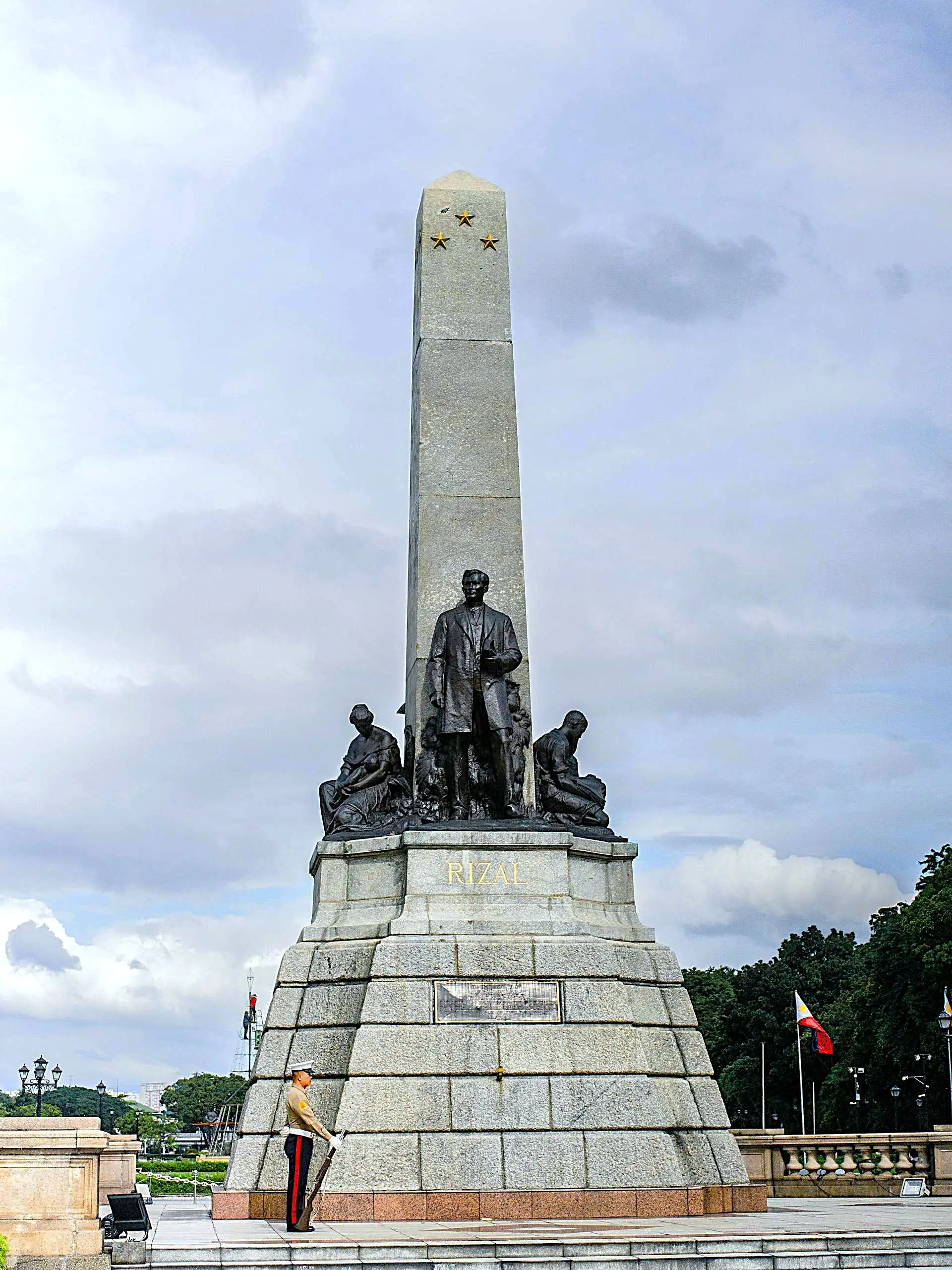 Voyage en Asie — Le monument dédié au héros national José Rizal dans le parc de Luneta à Manille, Philippines.