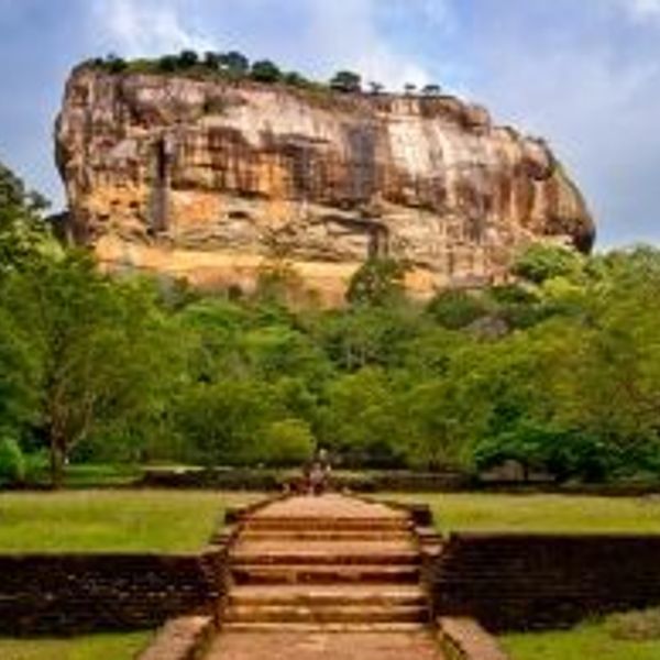 Travel in Asia - Lush green natural setting in Sri Lanka