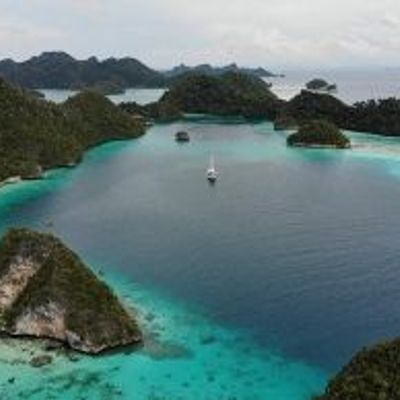 raja-ampat-archipelago-cruise