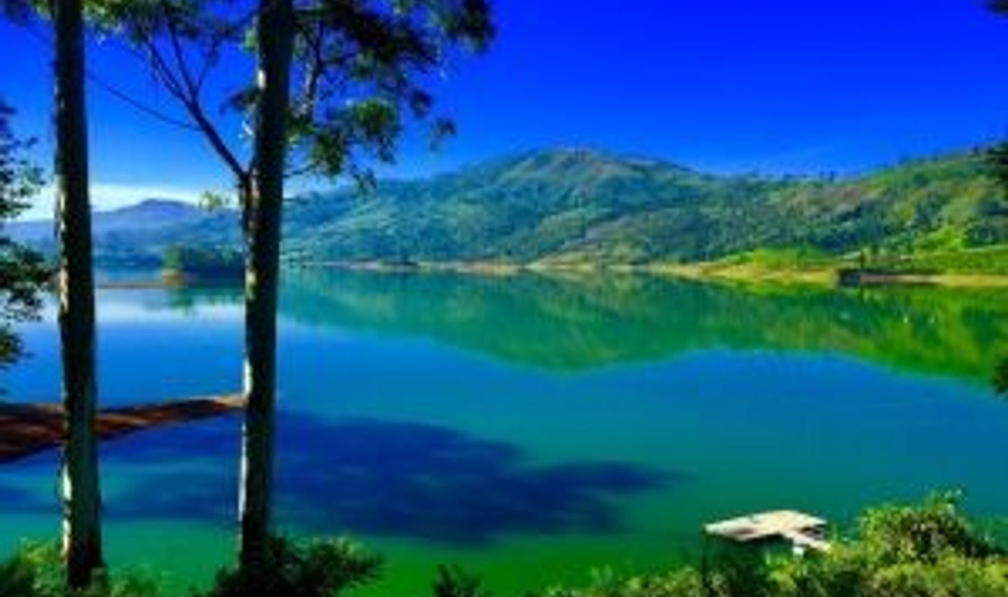 Travel in Asia - Castlereagh Reservoir in Sri Lanka on a clear day