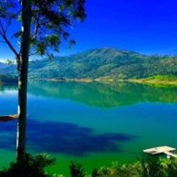 Travel in Asia - Castlereagh Reservoir in Sri Lanka on a clear day