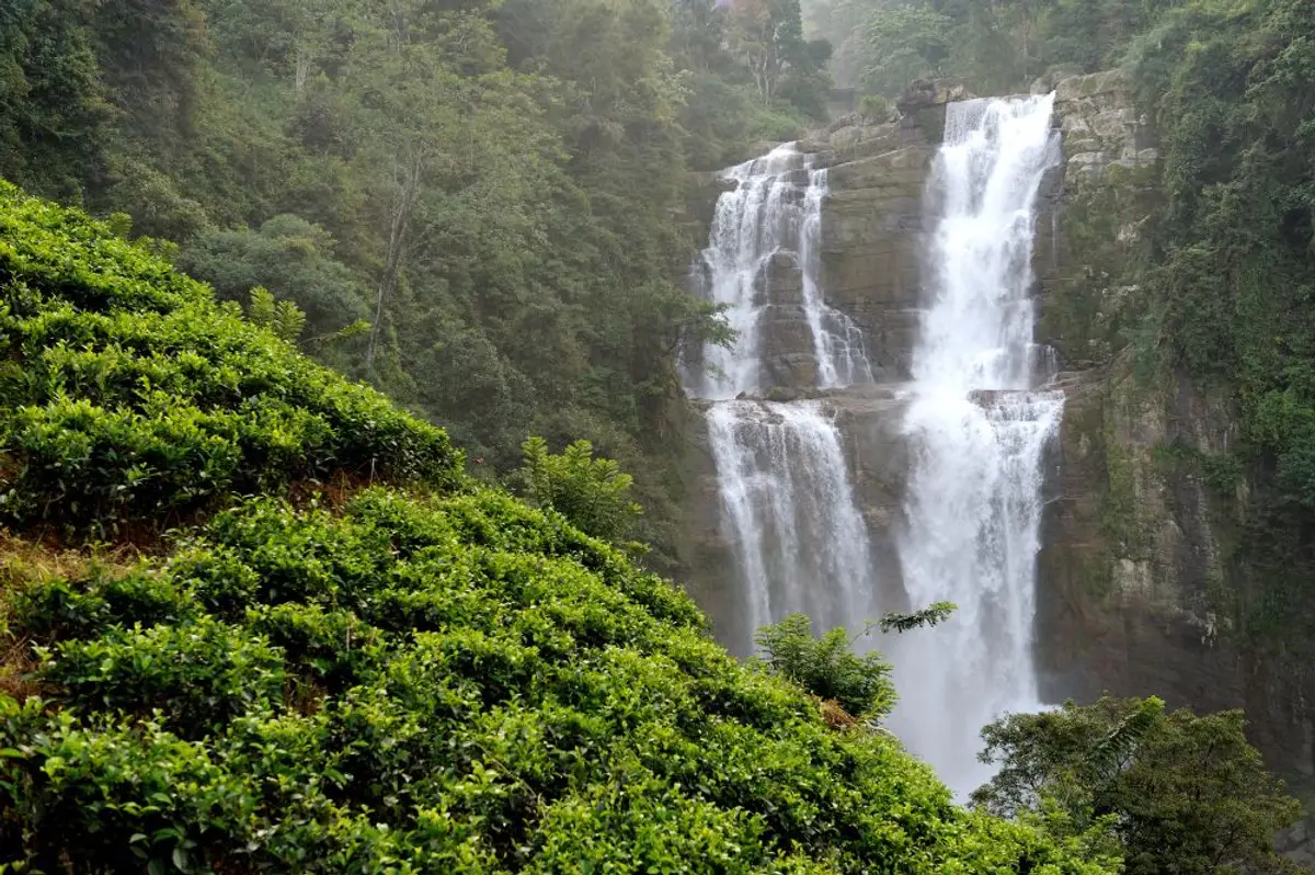 Halt an den Wasserfällen von Ramboda auf Sri Lanka