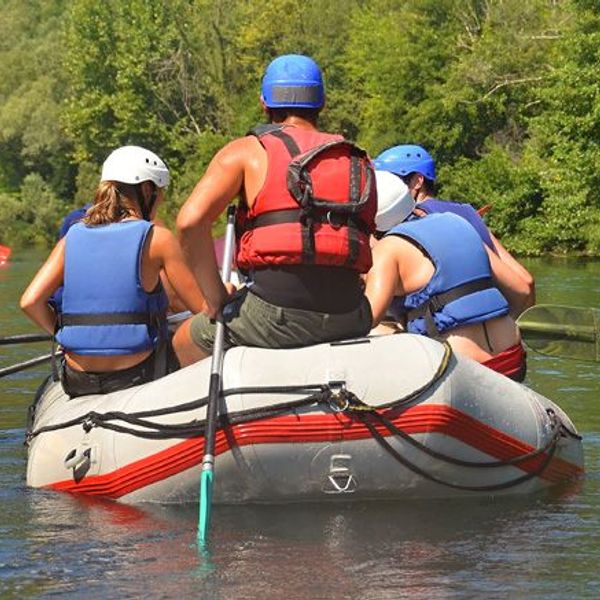 rafting abenteuer und wasserfallerkundung