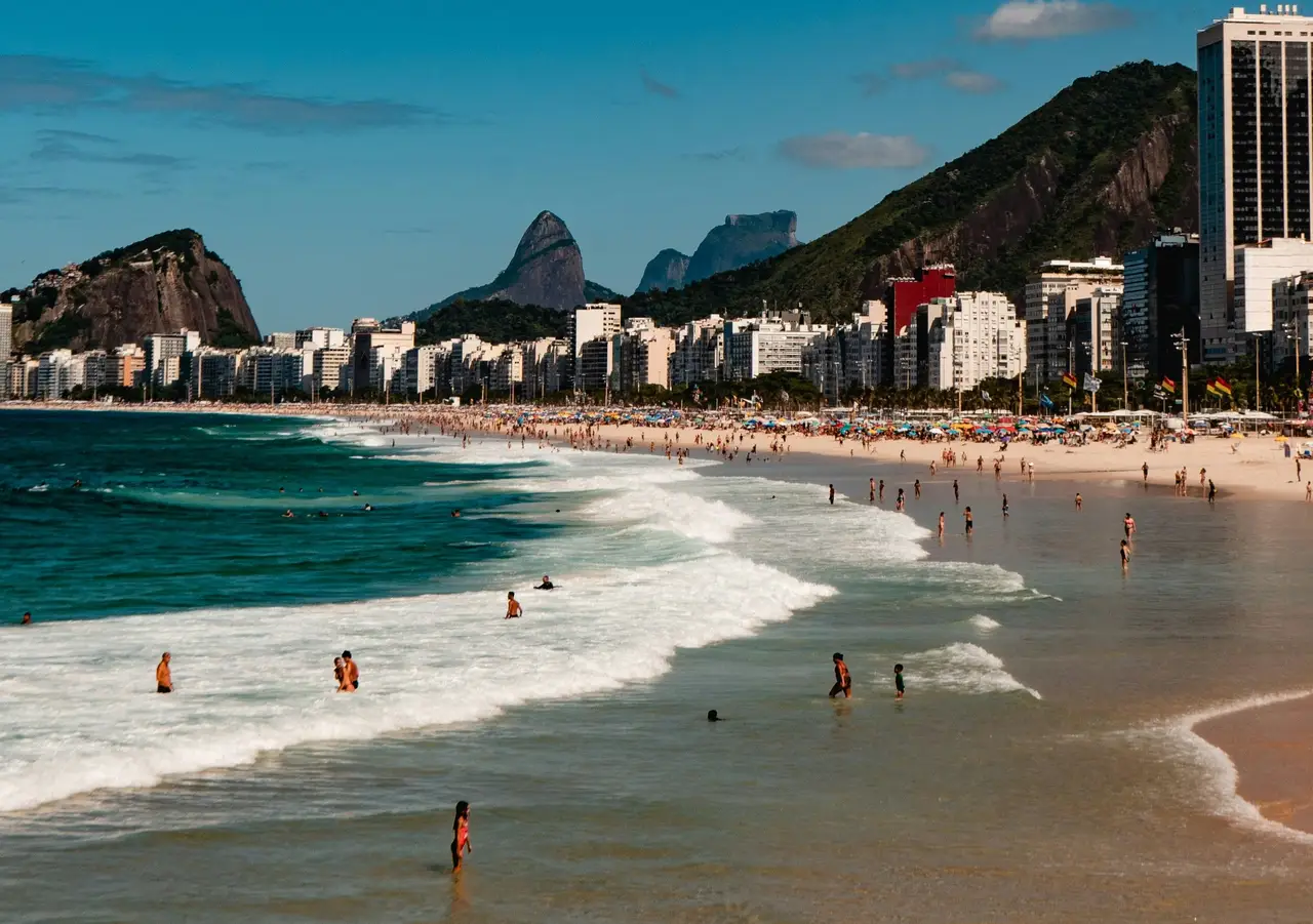 voyage-bresil-arrivee-rio-de-janeiro-plage-copacabana-front-de-mer-shanti-travel.jpg