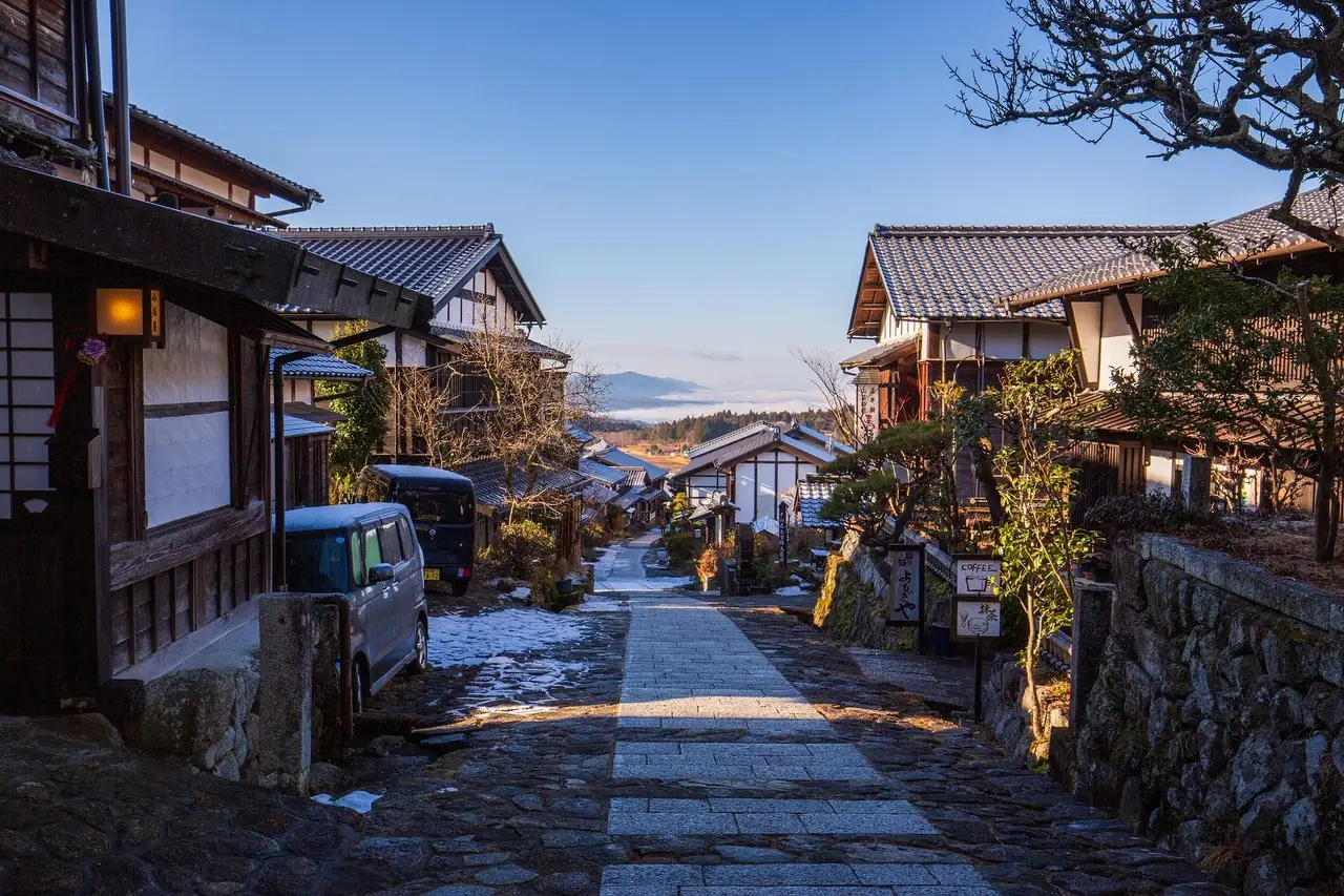 une ruelle de la ville de tsumago au japon 