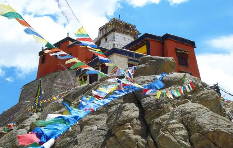 on-the-tracks-of-the-yeti