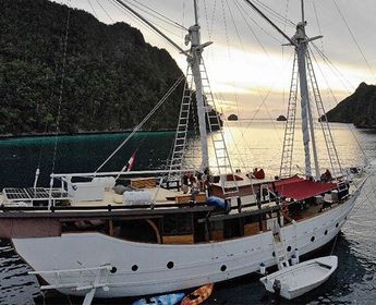 raja-ampat-archipelago-cruise