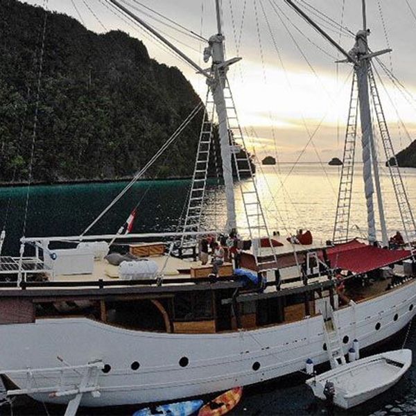 raja-ampat-archipelago-cruise