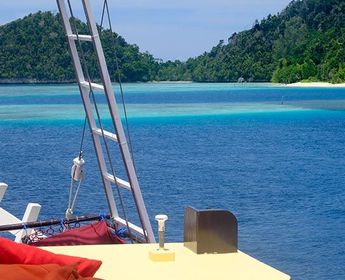 raja-ampat-archipelago-cruise