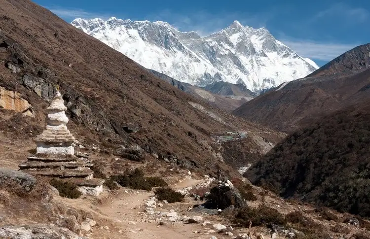 the-high-passes-of-the-everest