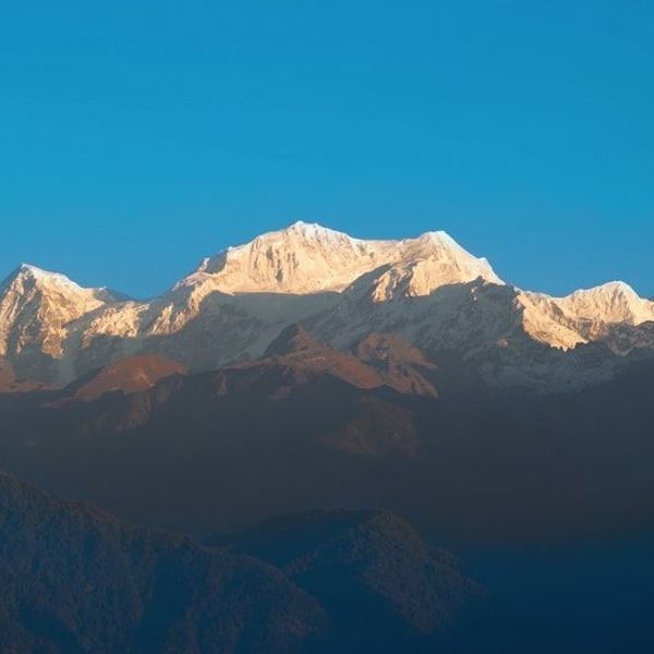 the-high-passes-of-the-everest