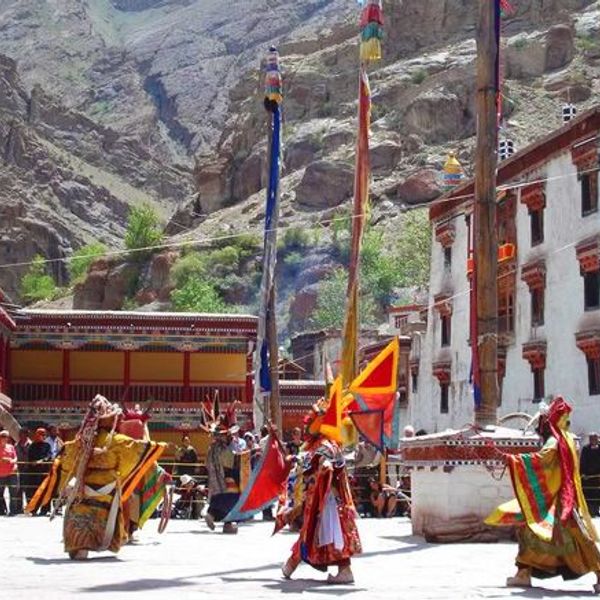 on-the-tracks-of-the-yeti