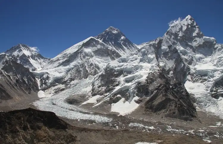 the-high-passes-of-the-everest