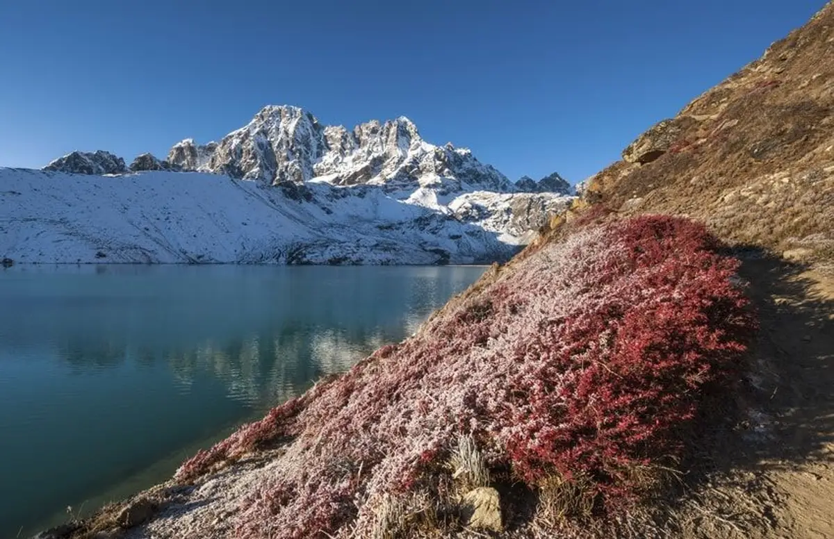the-high-passes-of-the-everest