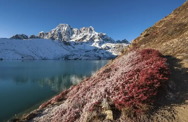 the-high-passes-of-the-everest