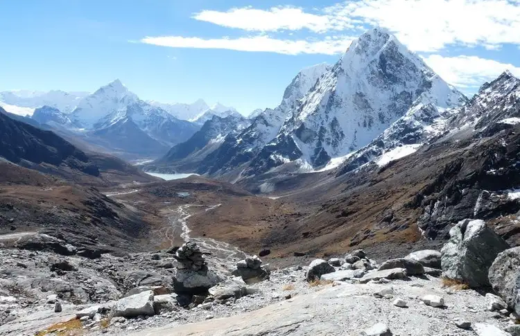 the-high-passes-of-the-everest