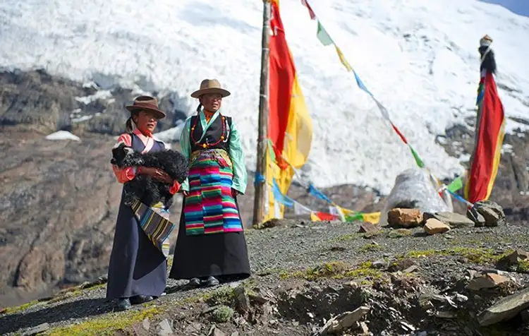 montagnes-monasteres-tibet-central