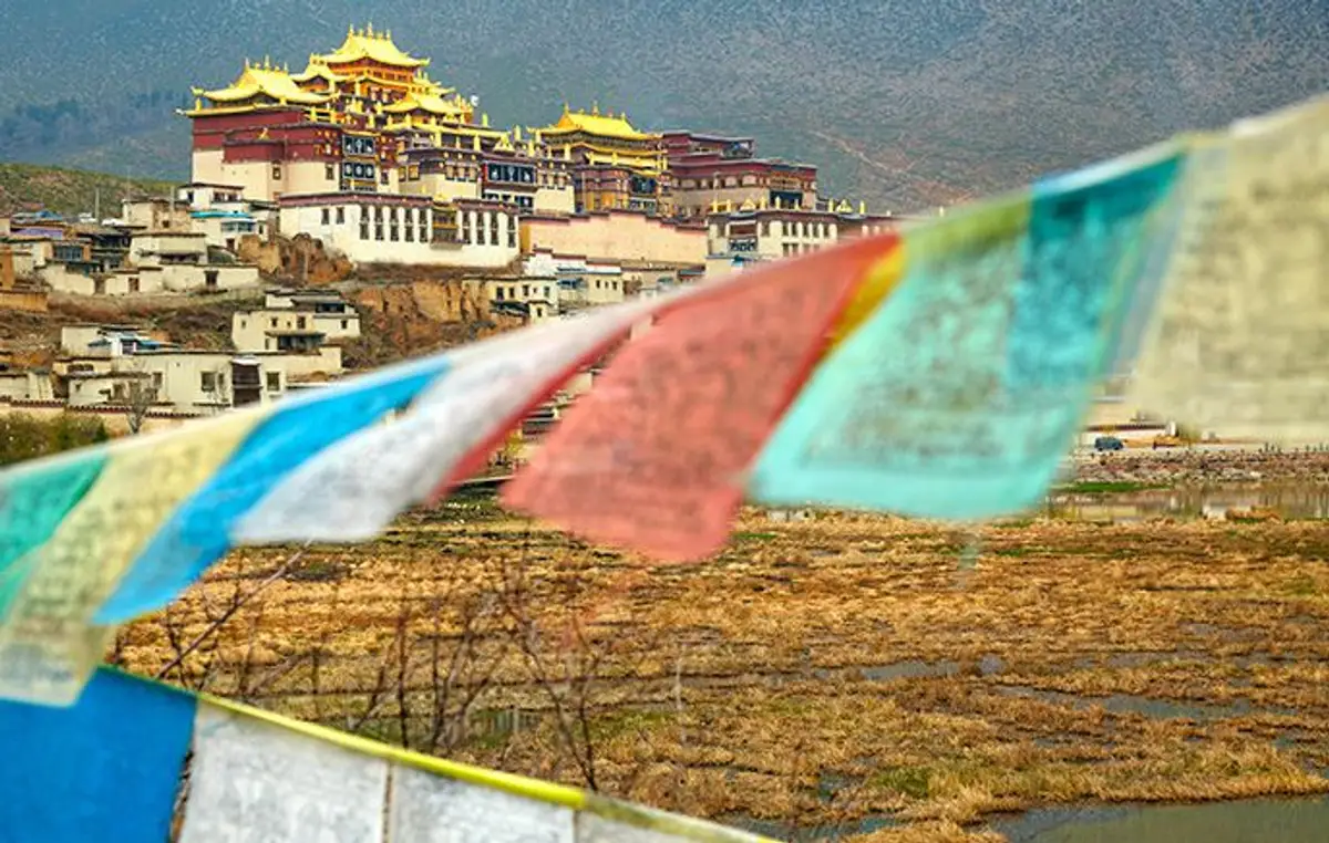 montagnes-monasteres-tibet-central