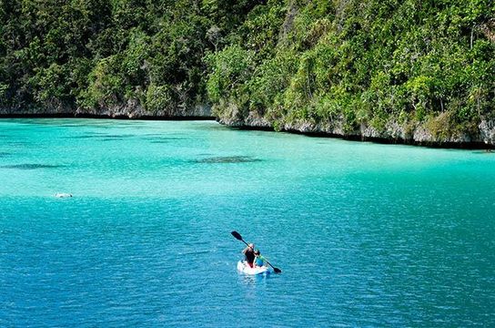 raja-ampat-archipelago-cruise