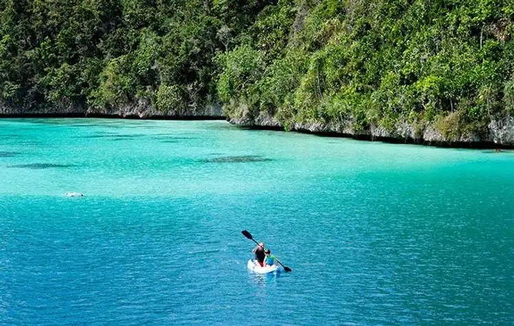 raja-ampat-archipelago-cruise