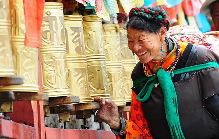 montagnes-monasteres-tibet-central