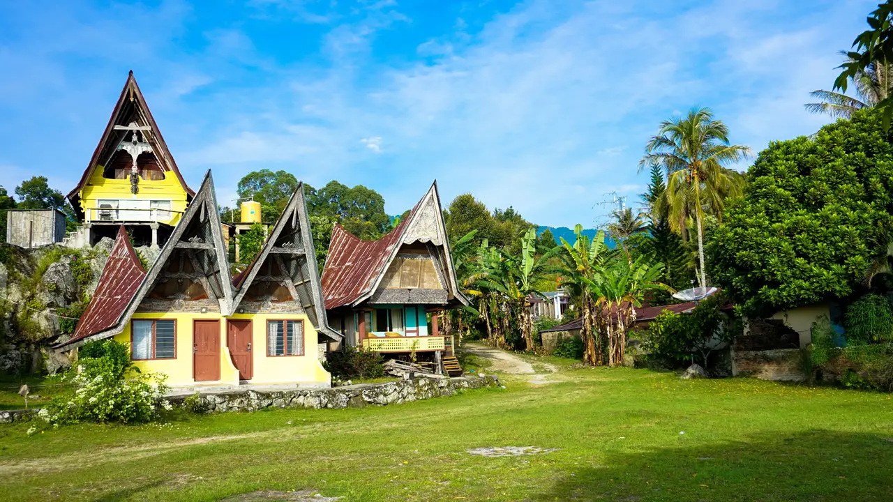 Voyage en Indonésie : Habitations traditionnelles Batak à Sumatra
