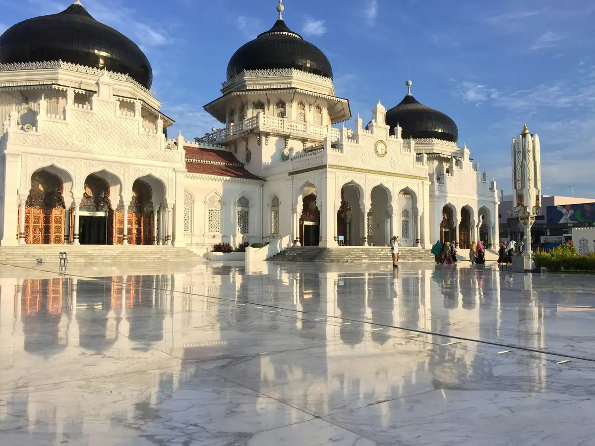 Vue sur la Mosquée Baiturrahman