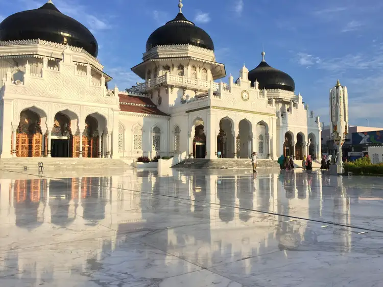 Vue sur la Mosquée Baiturrahman