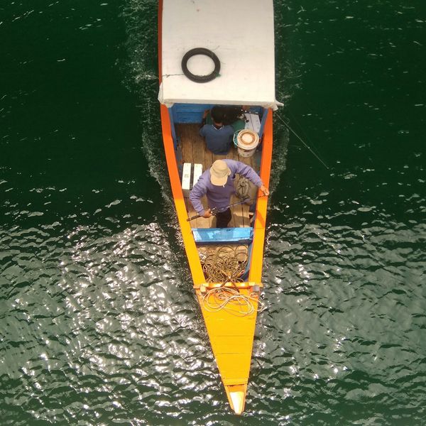 Pêcheur sur son bateau