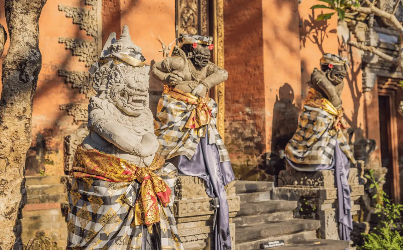 temple-ubud-ceremonie-rituel-offrande